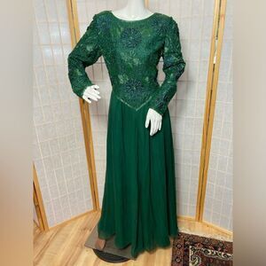 Vintage Size 8 Emerald Green Silk Beaded Long Sleeve Gown